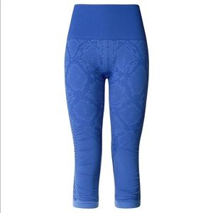Lululemon sapphire blue snakeskin capris
